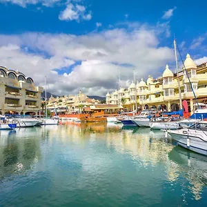 Puerto Marina Waterfront Lägenhet